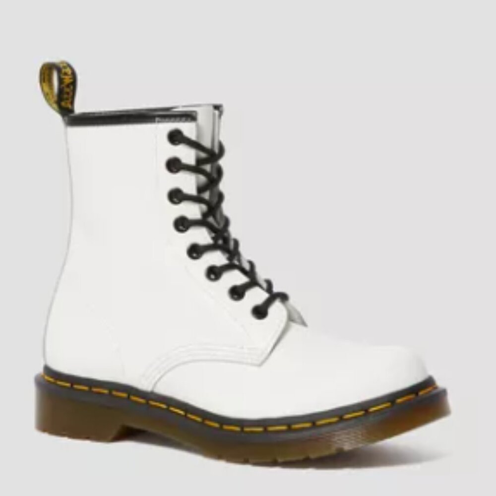 NWT Dr. Martens Women’s Smooth Leather Lace Up Boots